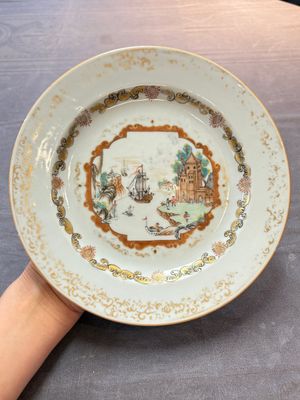 A set of six Chinese Meissen-style export plates with a harbour scene, Qianlong — photo 12