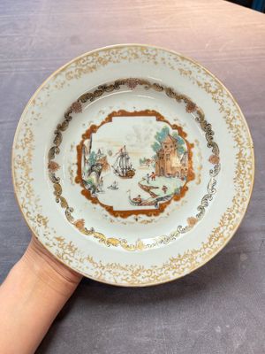 A set of six Chinese Meissen-style export plates with a harbour scene, Qianlong — photo 3
