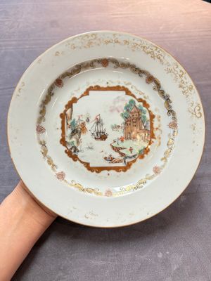 A set of six Chinese Meissen-style export plates with a harbour scene, Qianlong — photo 5
