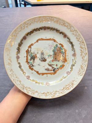 A set of six Chinese Meissen-style export plates with a harbour scene, Qianlong — photo 8