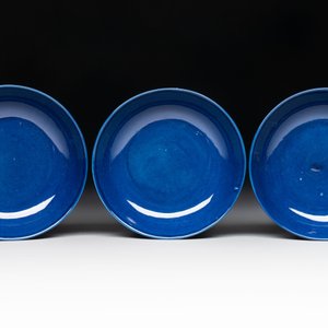 A set of six Chinese sacrificial blue-glazed saucers, Guangxu mark and of the period — foto 4