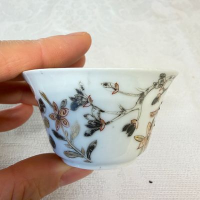 A set of six Chinese silver and gilt-decorated 'Pheasants Among Flowering Branches' tea bowls and saucers — photo 5