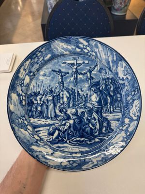A set of six fine blue and white Dutch Delftware 'The Way of the Cross' plates, Rotterdam, ca. 1740-1750 — photo 3