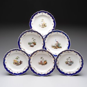 A set of six The Hague-decorated Tournai porcelain plates with birds, last quarter 18th C. — 照片 1