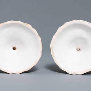 A set of six white Delftware candlesticks, France, 18th C. — 照片 12