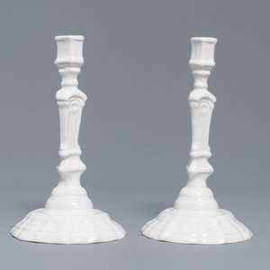 A set of six white Delftware candlesticks, France, 18th C. — 照片 15