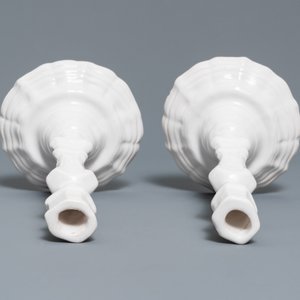 A set of six white Delftware candlesticks, France, 18th C. — 照片 19