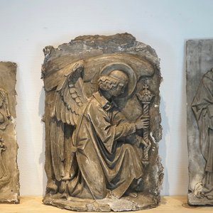 A set of three 70 cm plaster casts of religious figures, 19/20th C., Bruges — 照片 1