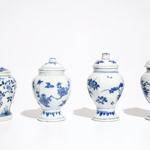 A set of three Chinese blue and white Hatcher cargo type mustard jars and covers, Transitional period — photo 5