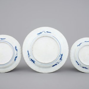 A set of three Chinese blue and white porcelain Dutch market shipwreck plates, poss. Ca Mau cargo, early 18th C. — photo 2