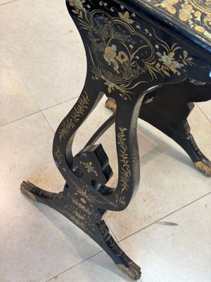 A set of three Chinese Canton gilt-lacquered nesting tables with narrative design, 19th C. — photo 11