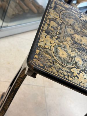 A set of three Chinese Canton gilt-lacquered nesting tables with narrative design, 19th C. — photo 22