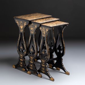 A set of three Chinese Canton gilt-lacquered nesting tables with narrative design, 19th C. — photo 2