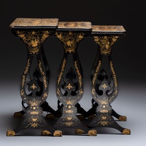 A set of three Chinese Canton gilt-lacquered nesting tables with narrative design, 19th C. — photo 5