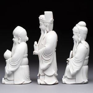 A set of three Chinese Dehua blanc de Chine 'Sanxing' figures, 20th C. — 照片 3