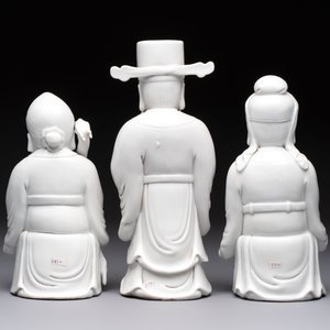 A set of three Chinese Dehua blanc de Chine 'Sanxing' figures, 20th C. — 照片 4