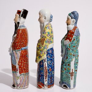 A set of three Chinese famille rose figures of immortals, 19/20th C. — photo 4