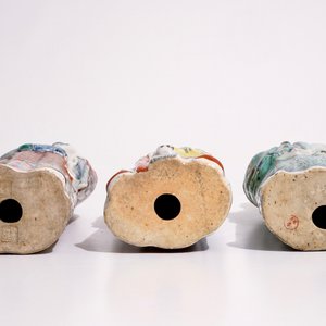A set of three Chinese famille rose figures of immortals, 19/20th C. — photo 5