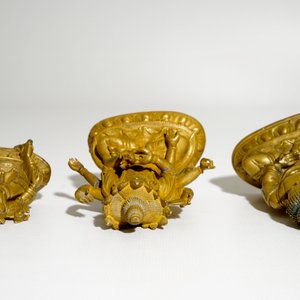 A set of three Chinese gilt bronze figures of Tara and Buddha, 18/19th C. — photo 7