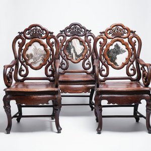 A set of three Chinese marble-inset hongmu chairs, 19th C. — 照片 1