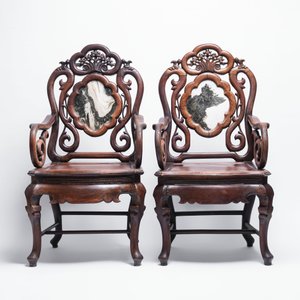 A set of three Chinese marble-inset hongmu chairs, 19th C. — 照片 2
