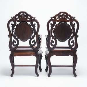 A set of three Chinese marble-inset hongmu chairs, 19th C. — 照片 4