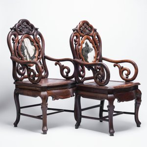 A set of three Chinese marble-inset hongmu chairs, 19th C. — 照片 6
