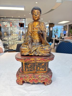 A set of three Chinese or Vietnamese gilt-lacquered wooden sculptures of Buddha, 18/19th C. — photo 1