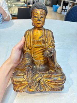 A set of three Chinese or Vietnamese gilt-lacquered wooden sculptures of Buddha, 18/19th C. — photo 2