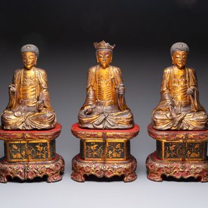 A set of three Chinese or Vietnamese gilt-lacquered wooden sculptures of Buddha, 18/19th C. — photo 1