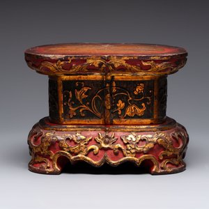 A set of three Chinese or Vietnamese gilt-lacquered wooden sculptures of Buddha, 18/19th C. — photo 7
