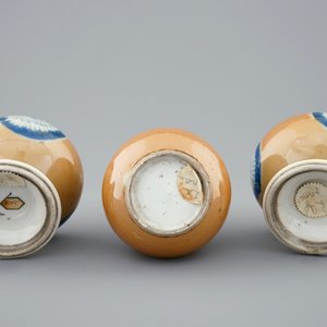 A set of three Chinese vases with blue, white and café au lait design, Kangxi — photo 2
