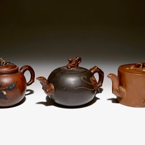 A set of three Chinese Yixing teapots, 20th C. — photo 1
