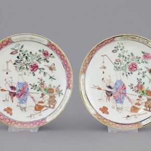 A set of three fine Chinese famille rose cups and two saucers, Yongzheng, and a Chinese Imari teapot, 18th C. — photo 2