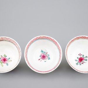 A set of three fine Chinese semi-eggshell famille rose cups and saucers, Yongzheng, 1722-1735 — 照片 11