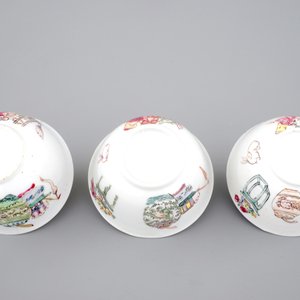 A set of three fine Chinese semi-eggshell famille rose cups and saucers, Yongzheng, 1722-1735 — 照片 12