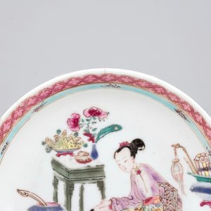 A set of three fine Chinese semi-eggshell famille rose cups and saucers, Yongzheng, 1722-1735 — 照片 6