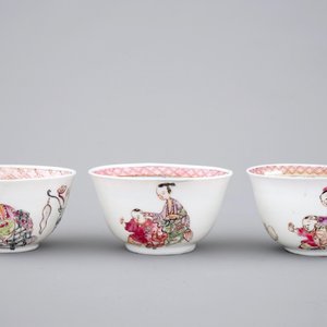 A set of three fine Chinese semi-eggshell famille rose cups and saucers, Yongzheng, 1722-1735 — 照片 7
