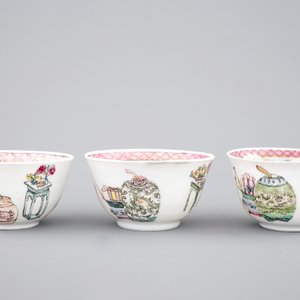 A set of three fine Chinese semi-eggshell famille rose cups and saucers, Yongzheng, 1722-1735 — 照片 9