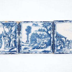 A set of three fine Dutch Delft blue and white biblical tiles, 18th C. — 照片 1