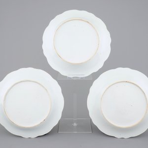 A set of three lobed Chinese famille rose dishes, Qianlong, 18th C. — foto 2