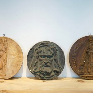 A set of three plaster casts of religious plaques, 19/20th C., Bruges — photo 1