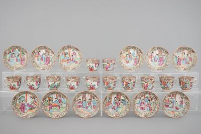 A set of twelve fine Chinese canton rose medallion cups and saucers, 19th C.