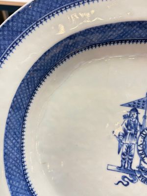 A set of two Chinese blue and white armorial dishes, a stand, and a tureen with the arms of Hughes for the English market, Qianlong, ca. 1790 — 照片 14