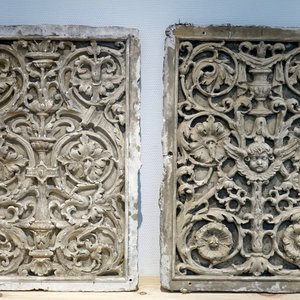 A set of two large ornamental plaster cast plaques, 19/20th C., Bruges — photo 1
