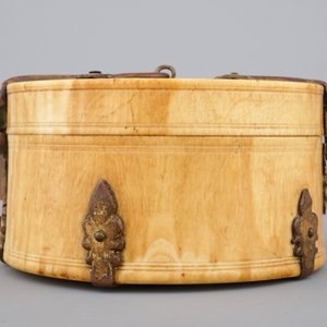 A Siculo-Arabic ivory and gilt copper cylindrical box or pyx (pyxide), 12/13th C. — photo 5