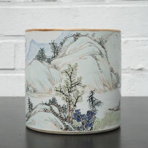 A signed Chinese Qianjiang porcelain brush pot with a landscape all over, early 20th C. — 照片 13