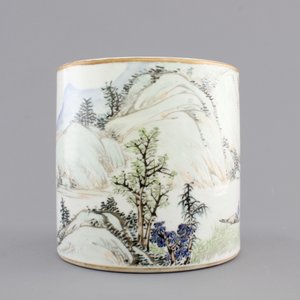A signed Chinese Qianjiang porcelain brush pot with a landscape all over, early 20th C. — 照片 4