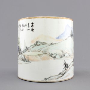A signed Chinese Qianjiang porcelain brush pot with a landscape all over, early 20th C. — 照片 5