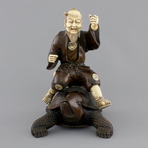 A signed Japanese carved ivory and wood figure of an immortal seated on a turtle, 19th C. — photo 2